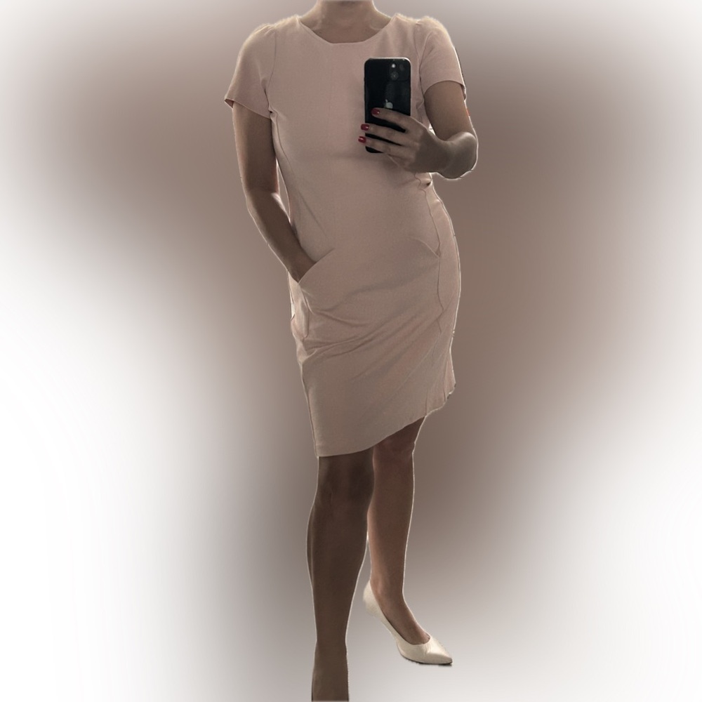 The perfect work dress. Great cut and wrinkle resistant stretchy fabric.